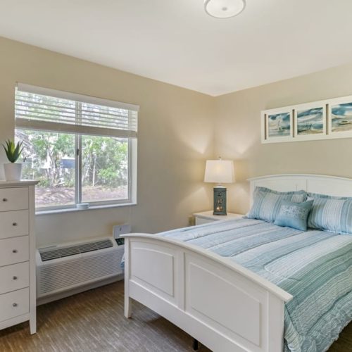 fort-myers-lakes-park-large-bed